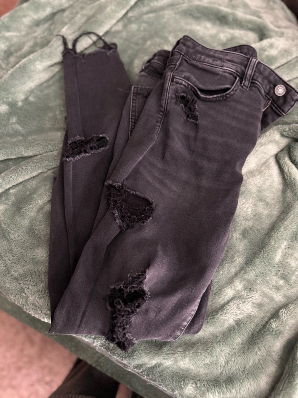 American Eagle Black Distressed Skinny Jeans